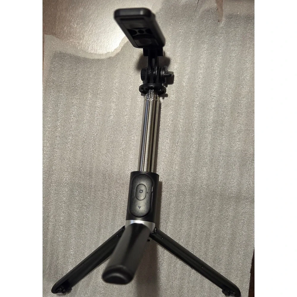 SelfieShow Q02 Black Selfie Stick Tripod with Wireless Bluetooth Remote Shutter